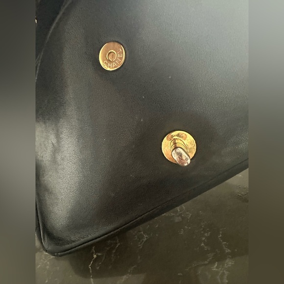 Chanel Black Quilted Leather Shoulder Bag - Picture 15 of 16